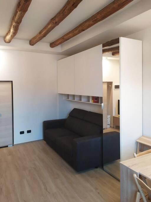 Youhosty - Imbonati 15 Apartment